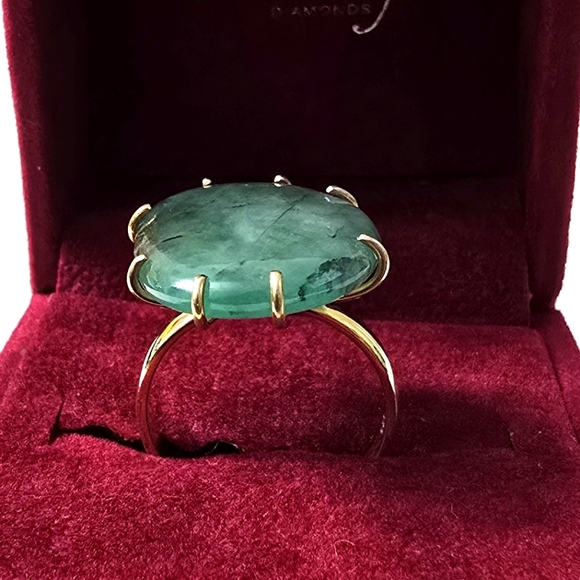 Watch Video / Sterling Silver 925 Emerald Ring